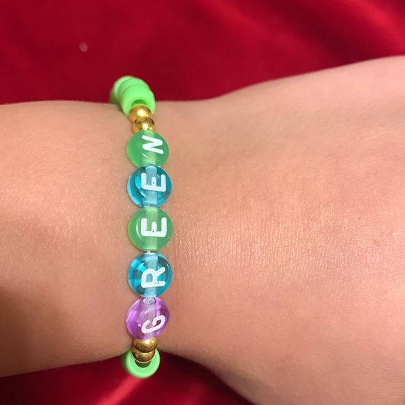 it is so fun and it is a green themed - Picture 3 of 4